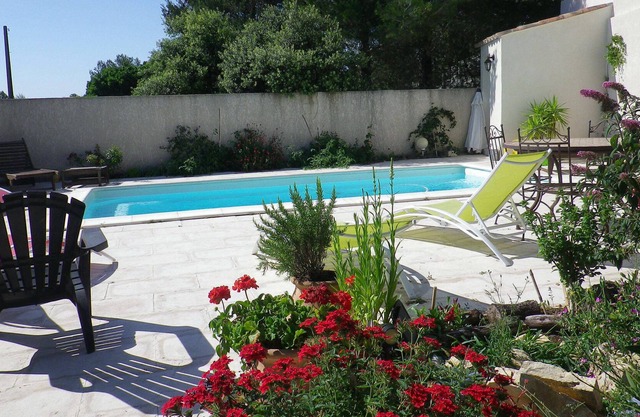 Casa rural de 2 habitaciones en villa + piscina + aire acondicionado + parking