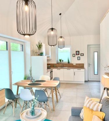 2 separate Häuser nebeneinander für 2 Familien!