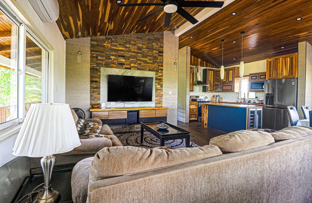 2-story mtn-view home with huge terrace, hammock, grill, patio, outdoor dining