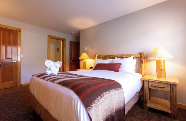 2 Units | Full Kitchen | Free Parking | Olympic Valley Stay