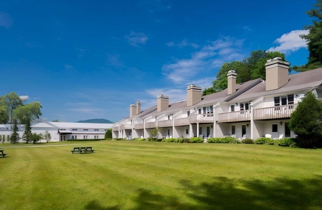 2 Units Mountain Retreat w/ Golf, Spa, Heated Pool | Hiking & Minutes to Bromley