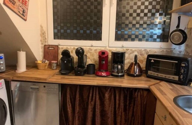 2 Zimmer Wohnung/zentral/bayernähe!