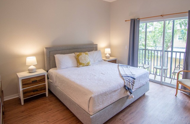 ✨ 20 MINUTES TO DISNEY! An Oasis Island Vibe 3BR/2BA - Bayside Disney ✨