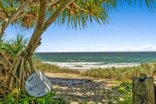 20 Steps - Beachfront Home - Stunning & Stylish - North of Byron