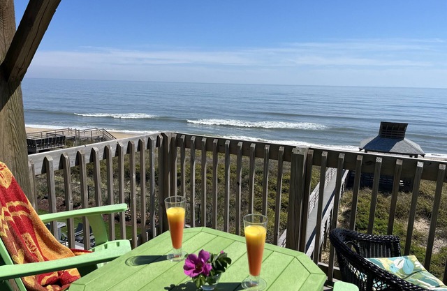 2025: Truly Oceanfront. The Penthouse in Duck, has Amazing Ocean Views!