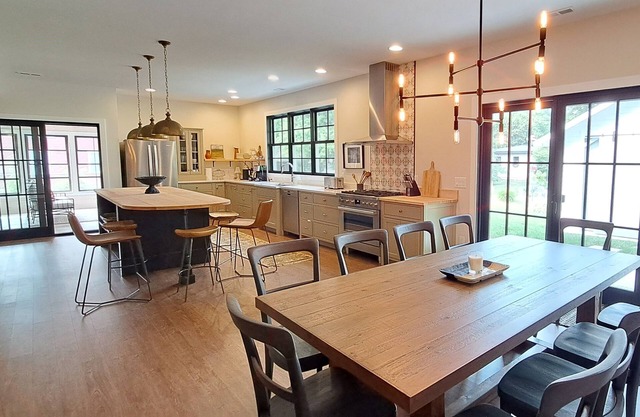 2026 Open Stunning home w/Private Association Beach 2 Screened Porches