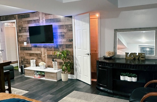 20mns to NY & 15mns to Newark Airport Lovely 1bedR with Remote Work Space