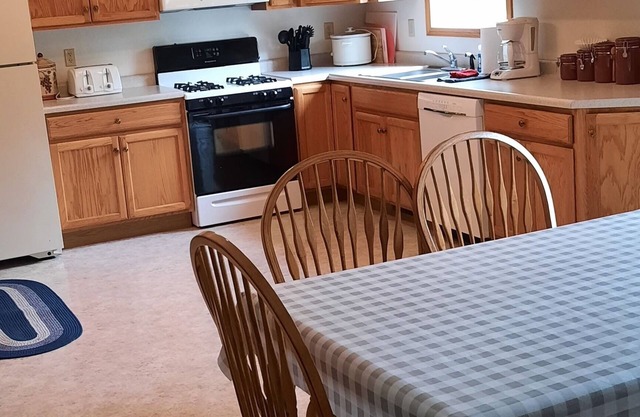 Dúplex de 2200 pies cuadrados con 4 habitaciones.