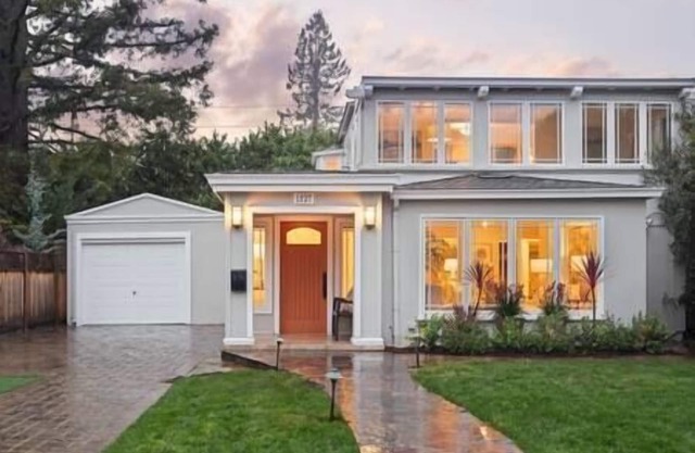 2B1B Stanford PA Downtown Nest