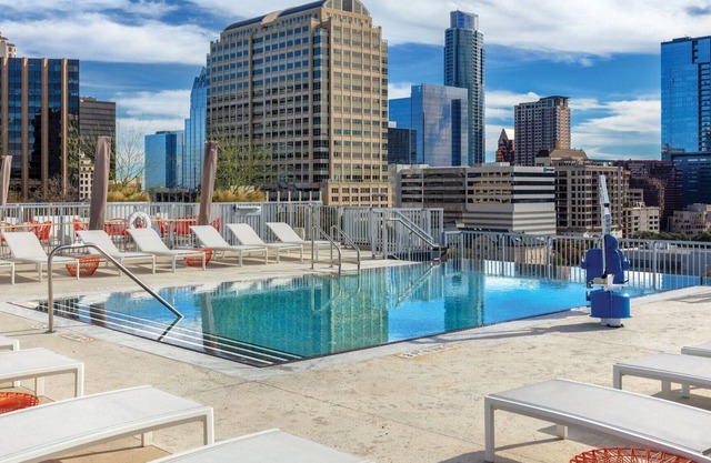 2BD/Austin - Full Kitchen, W/D, Balcony, Fire Pit!