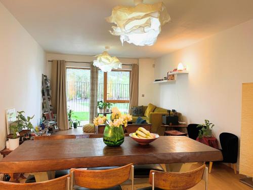 2Bed Apt in Vibrant Queens Park