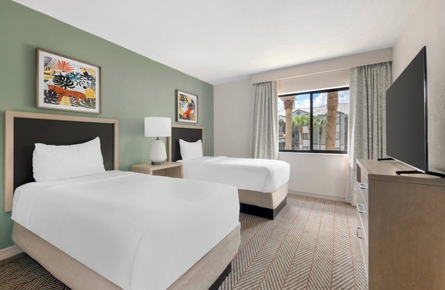 2BR Apt w/ Kitchen Ideal for Groups - Close to SeaWorld's Discovery Cove