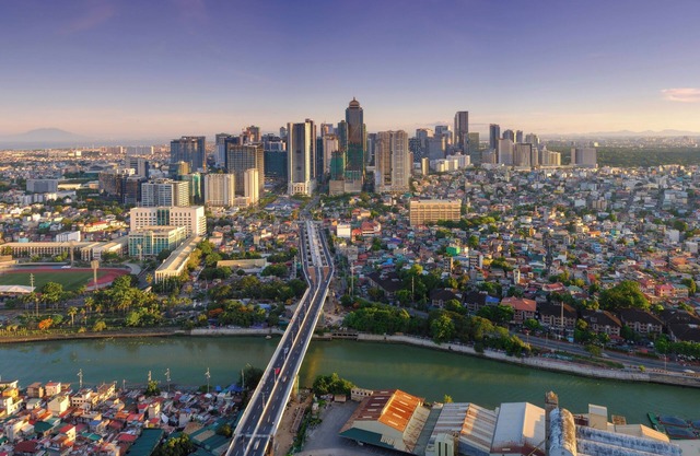 2BR condo, Panoramic views of Makati, BGC & Ortigas city skylines w/ AC & wifi