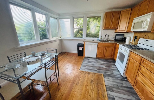 This apartment is a 2 bedroom(s), 1 bathrooms, located in Elkins Park, PA.