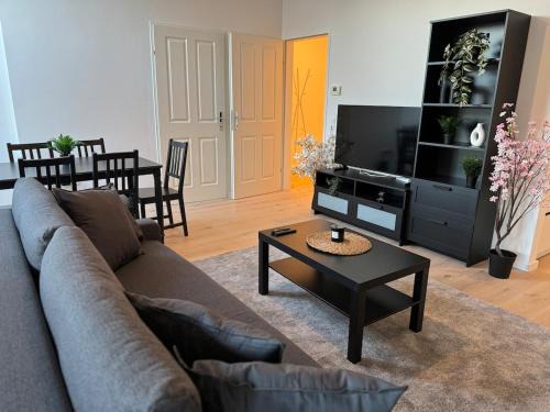 2BR, Danube, Kahlenberg, Historic - FHG 16