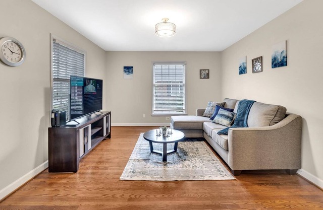 2BR Duplex Near From Uptown Charlotte