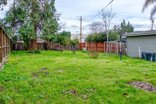 2BR Family Getaway with Yard Kitchen and Parking