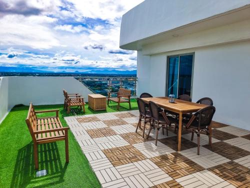 2BR Luxury Penthouse with Wide Balcony and 7ft Billiards The Polaris Penthouse at Azure North