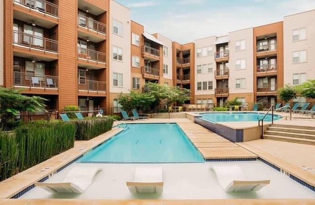 2BR Modern SoCo CozySuites w/ 2 Pools! #06