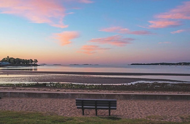 2BR Suite|Minutes to Salem|Steps to Ocean 4KTV|Fast Wifi|