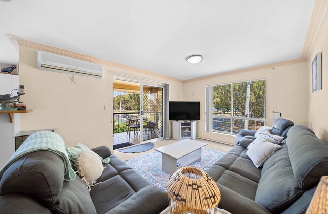 2BRM Self Contained Apt - Pumicestone Passage View