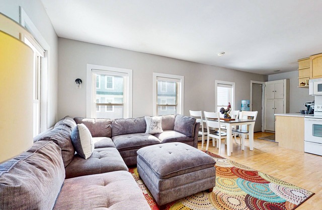 2nd-floor condo near Okemo Mtn with streaming, WiFi, partial AC, & full kitchen