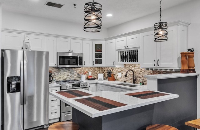 2nd Floor Front Side Signature Suite - 201 by Grand Wood Suites