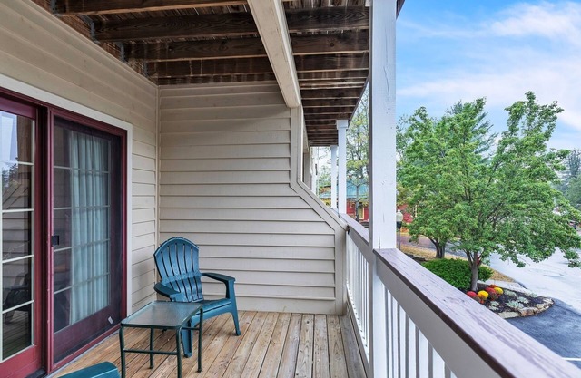 2nd Floor Front Side Suite - 203 by Grand Wood Suites