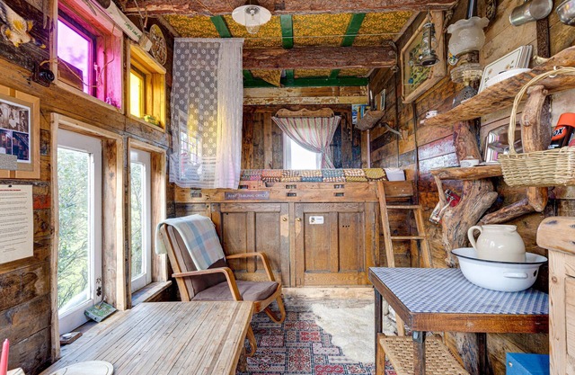 2x Double Bed - Glamping Wagon, Dalby Forest