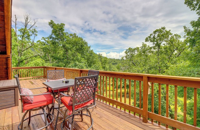 3,000 Sq Ft + Game Room: Ozarks Serenity Cabin!