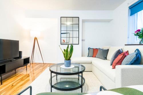 3 BDR House in Kingston upon Thames, London Waterloo in 30 mins