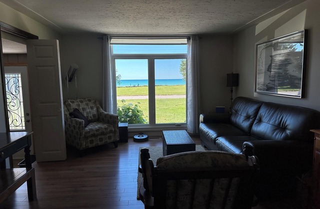 Bluepoint Cottage en el lago Huron. 20 minutos a Sarnia y Bluewater Bridge a Estados Unidos.