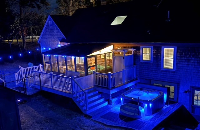 3 bed, 2 bath, dog-friendly, central AC, Wifi sleeps 6