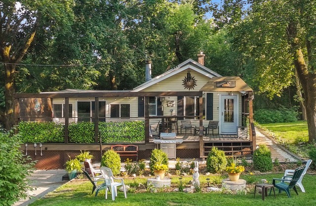 3-bed 2-bath fully remodeled house walking distance to Lake w/ parking for Boat!