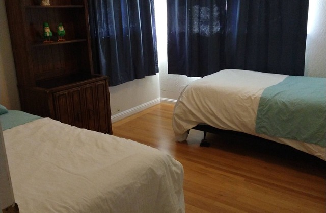 3 Bed 2 Bath House San Mateo Next to Lagoon