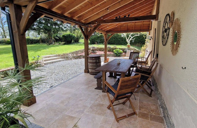 Charming 3-Bed Cottage in Beaucoudray , Normandy