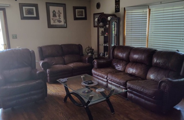 3 bedroom, 1.5 bathroom house.