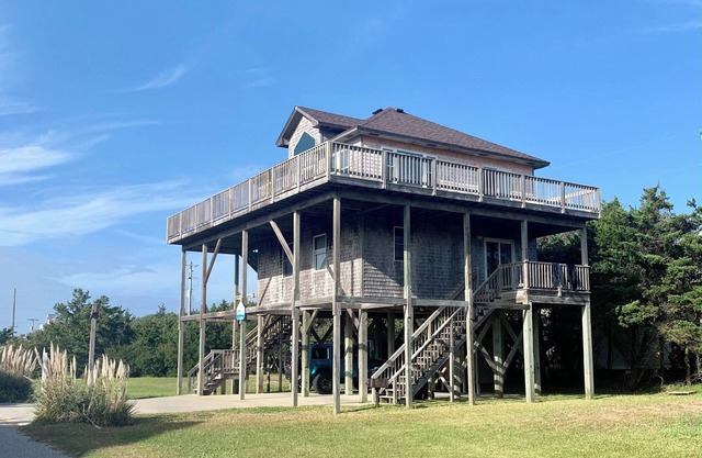 3 Bedroom 2.5 Bath- Beautiful Oceanview Cottage 2 Minute Walk to Remote Beach.