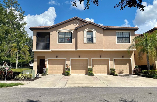 3-bedroom, 2 bath turnkey-furnished condo in sunny Sarasota, Florida