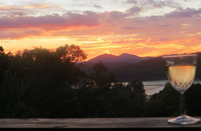 3 bedroom 3 bath home with awesome mountain and lake views and prime location