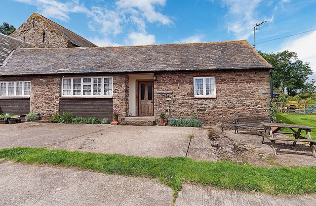 Alojamiento de 3 habitaciones en Llantilio Pertholey, cerca de Abergavenny