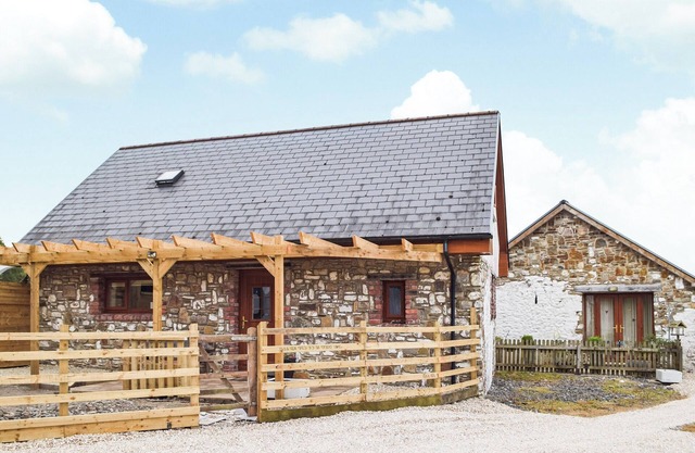 3 bedroom accommodation in Lougher