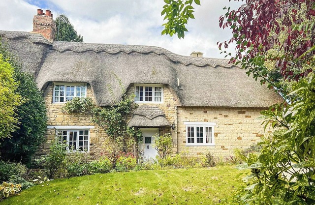 Think quintessentially English "chocolate box" cottage and you’ll find this is it.