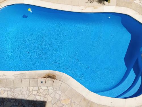 3 Bedroom Apartment with pool & 10 Mins from Beach
