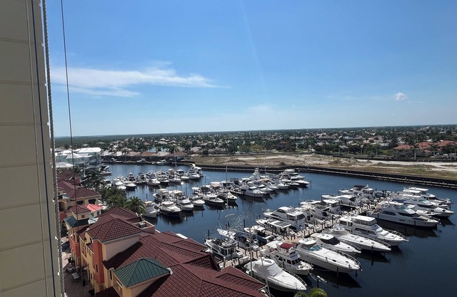 3-bedroom condo in Cape Harbor with amenities, walkable area!