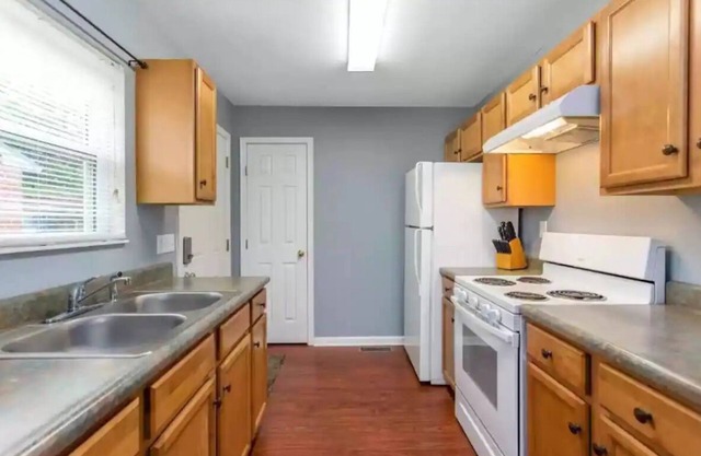 3 Bedroom Home | 15 minutes to Downtown