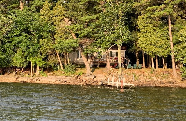 Casa de 3 dormitorios con muelle privado a orillas del lago negro