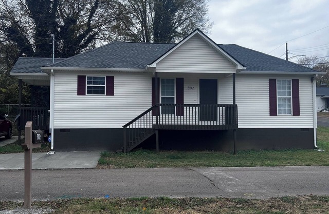 3-bedroom house in charming Columbia. Near town square. Enjoy your stay