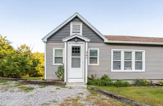 3-bedroom house in charming Meredith with WiFi, AC. Enjoy your stay