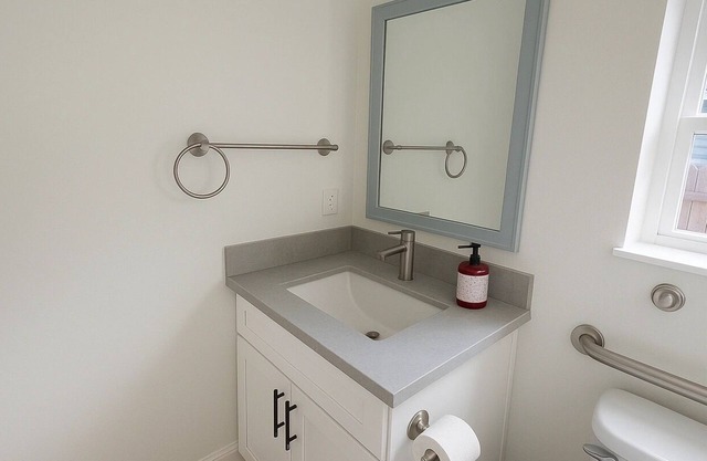 3-bedroom house in lovely Monrovia with WiFi, AC. Enjoy your stay